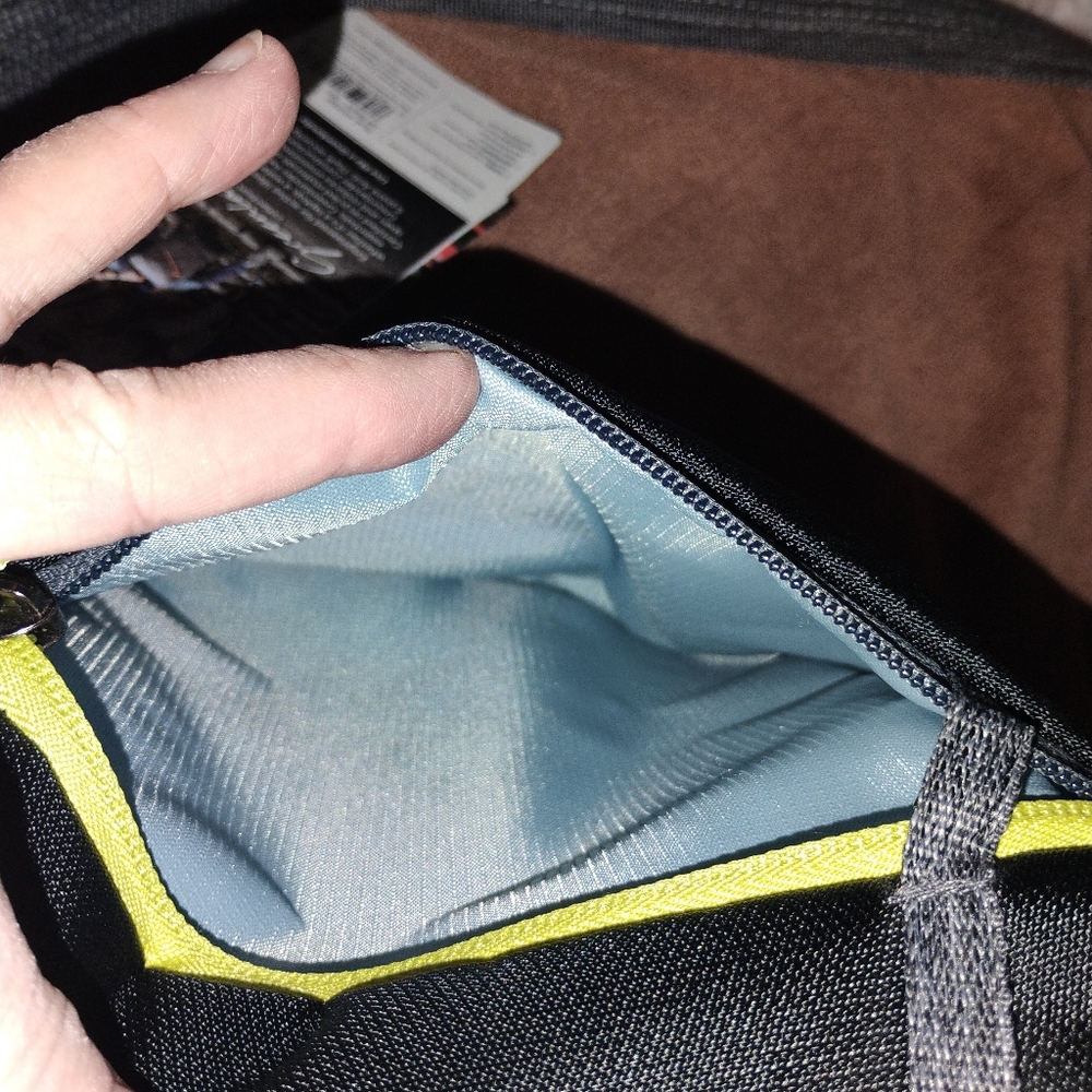 Travelon Anti Theft Greenlander Small Crossbody - Picture 4 of 13